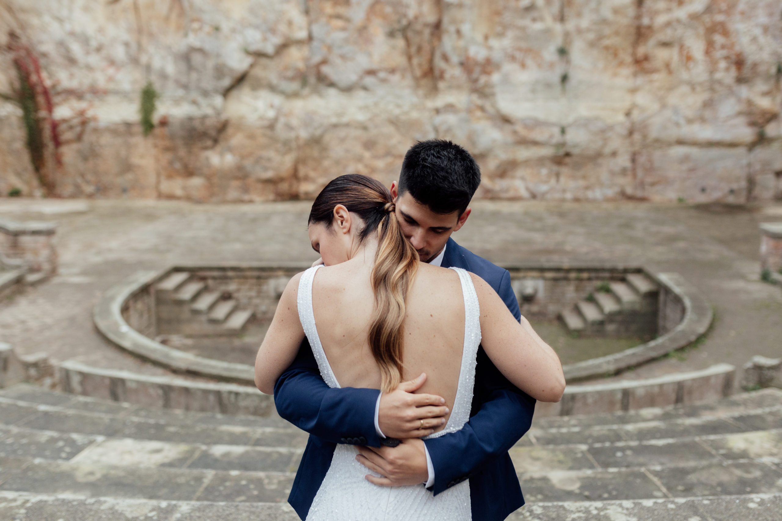 Barcelona City Autumn Wedding Elopement at Teatre Grec. An open-air theatre in the Montjuïc hill in Barcelona, Catalonia, Spain. By English photographer Hannah Hutchins