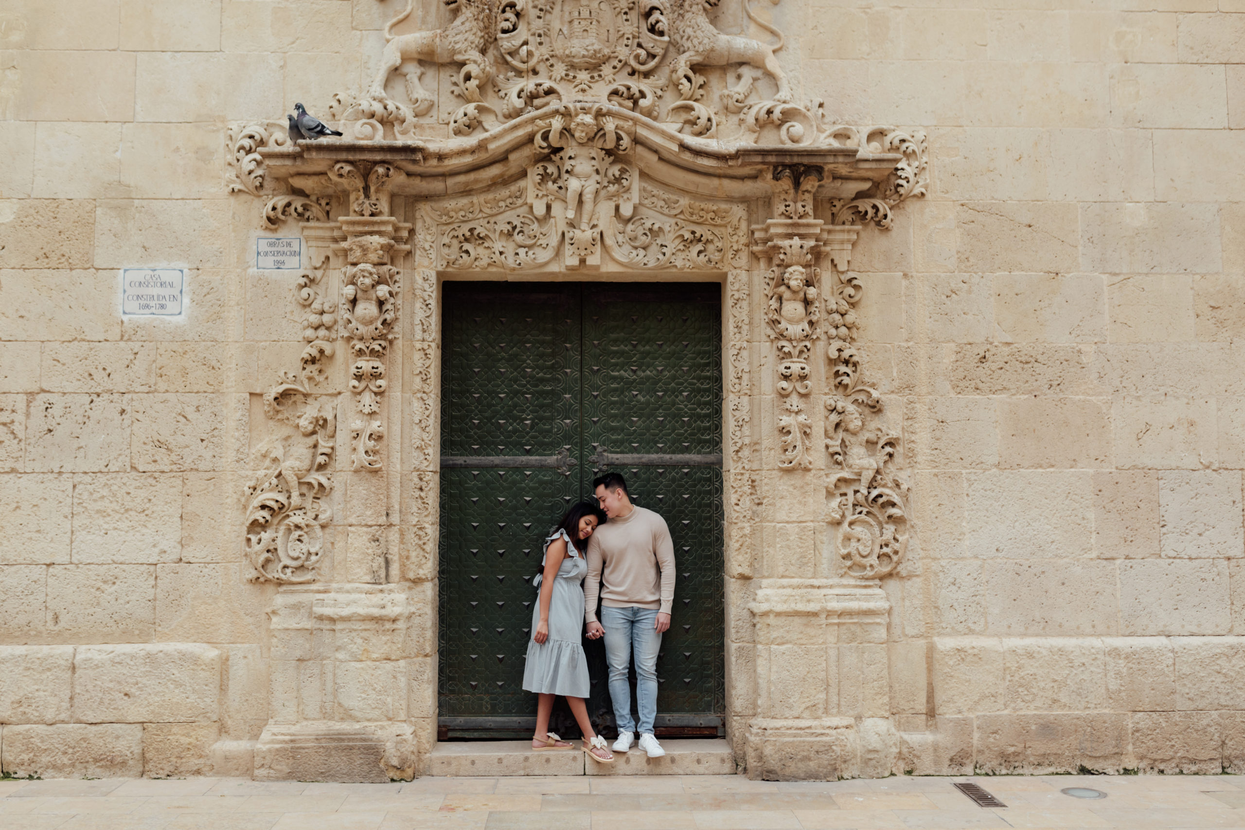 Alicante City Engagement Couples Photoshoot | By English Speaking Wedding Photographer Hannah Hutchins