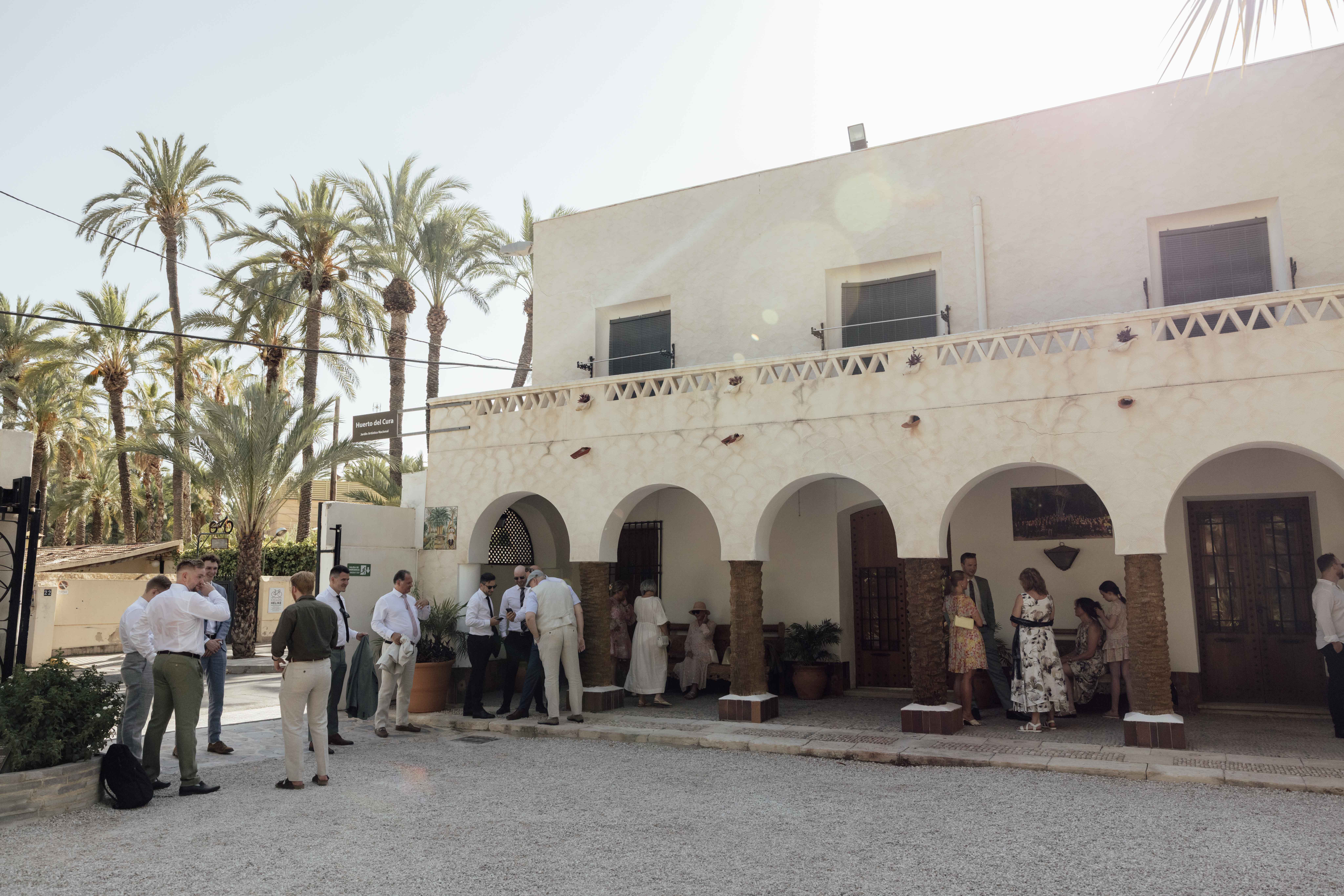 Alicante is a dream wedding destination — golden beaches, timeless old towns, and light that flatters like nowhere else.